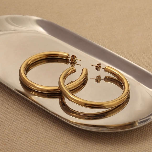 Inner Harmoni 18K Gold Plated Elegant Gold Hoop Earrings - Picture 2 of 3